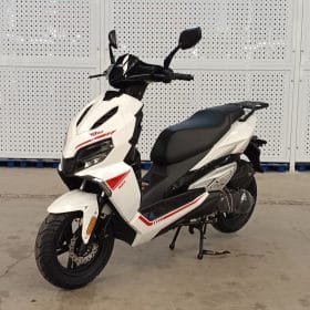 Scuter benzina, motor 50cc, model R9, viteza maxima 45 km/h, alb