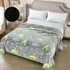 Pătură Cocolino Fluo 200x130 cm cu dinozauri fosforescenți – moale și călduroasă