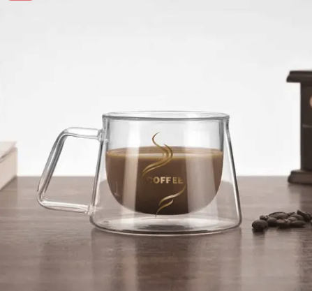 Ceasca cafea 200 ml din sticla borosilicata cu pereti dubli, mesaj COFFEE, termorezistenta, 9.5x7.5x7 cm